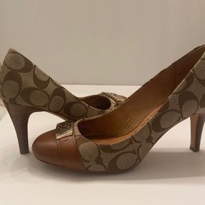 Coach Signature Whitney Pumps Size 6.5B